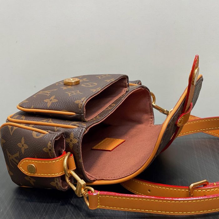 LV Cargo Wearable Wallet - Image 8