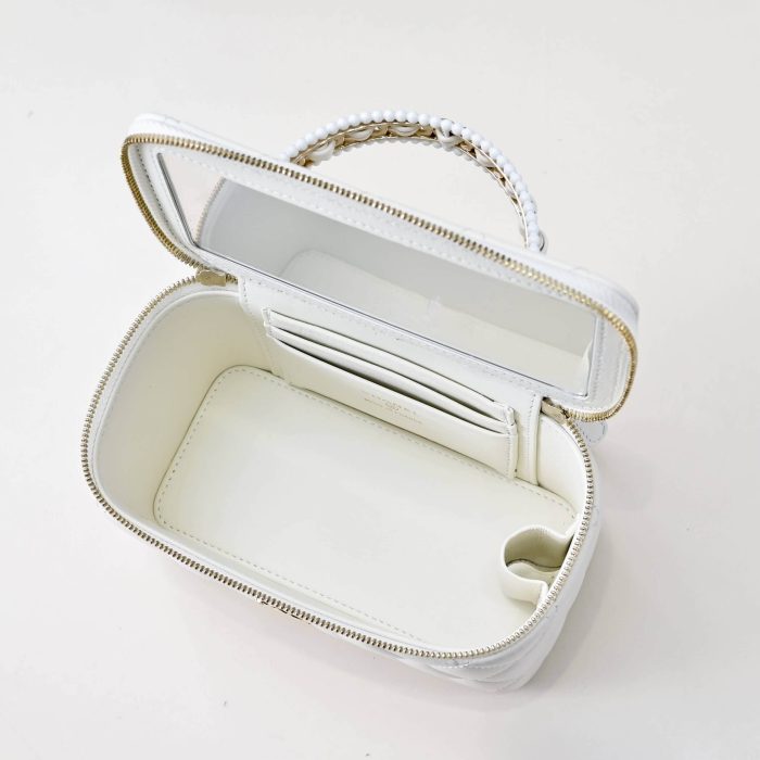 CHANEL Long Vanity with chain - Image 8