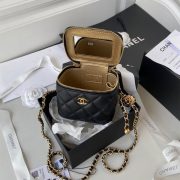 Chanel SMALL VANITY WITH CHAIN - Image 8