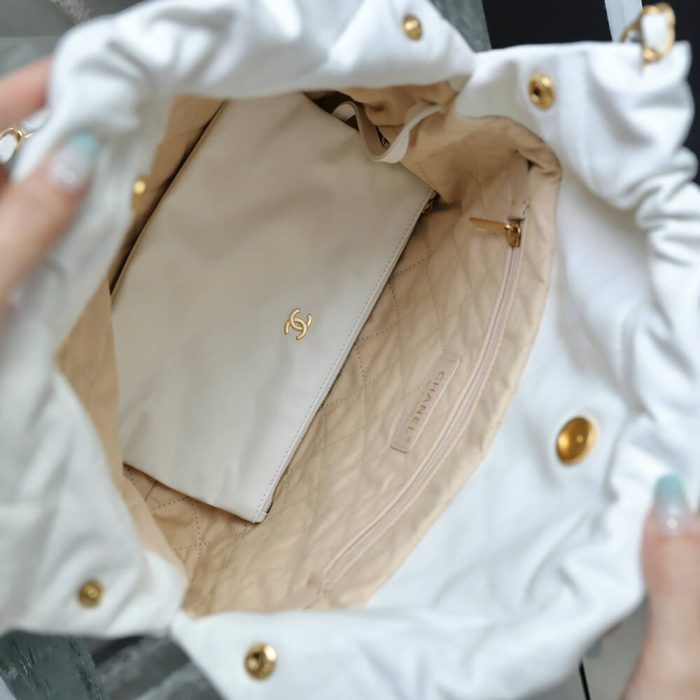 CHANEL 22 Small Handbag - Image 8
