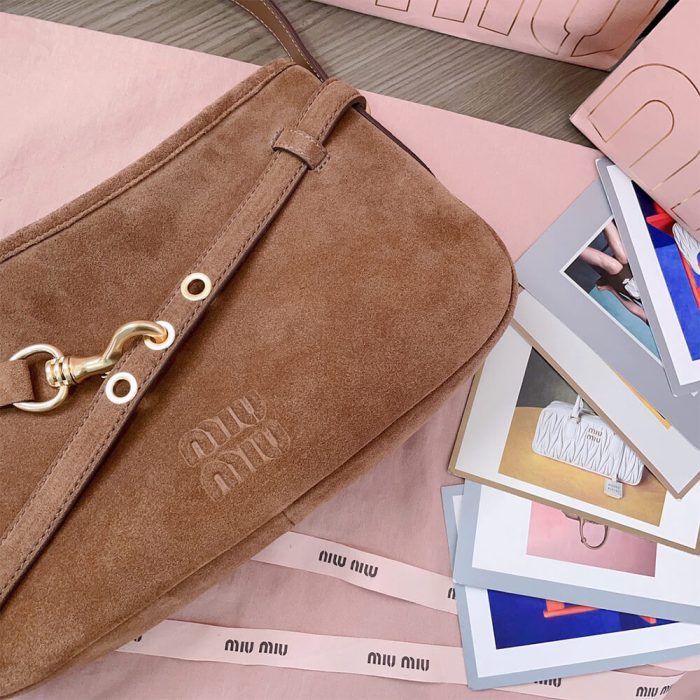 MIUMIU Regular Aventure suede bag(HIGH-END GRADE) - Image 7