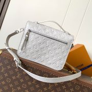 LV Pochette M??tis Bag - Image 4